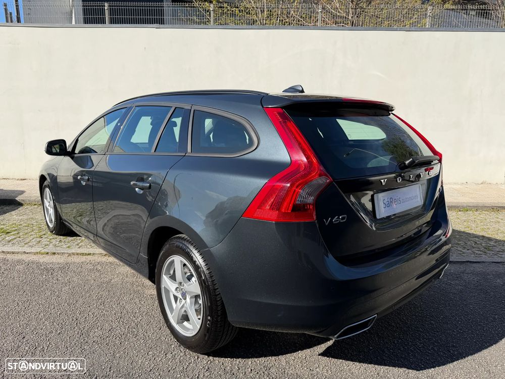 Volvo V60 2.0 D4 Momentum Eco - 4
