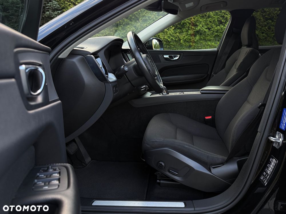 Volvo XC 60 B4 D AWD Momentum Pro - 17