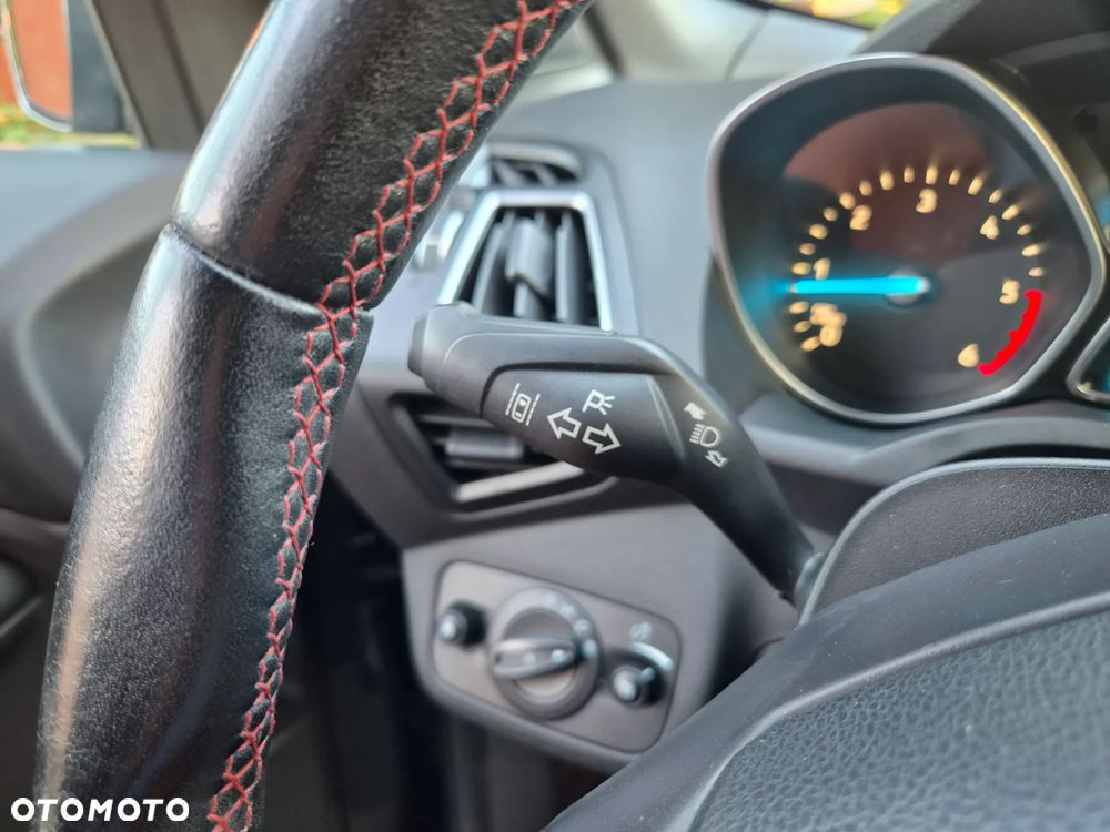 Ford Kuga 2.0 TDCi 4x4 ST-Line - 28