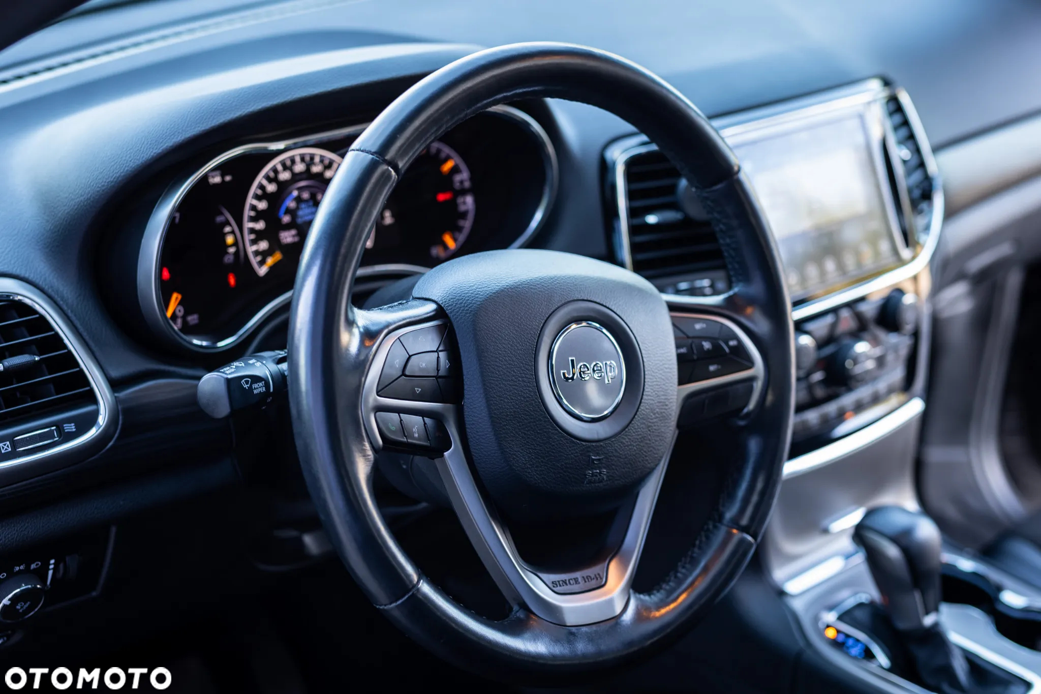 Jeep Grand Cherokee - 16