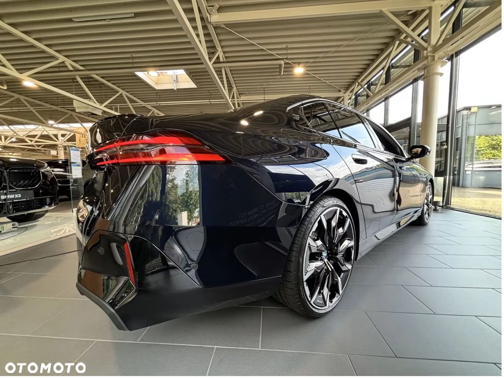 BMW Seria 5 540d xDrive mHEV M Sport - 9