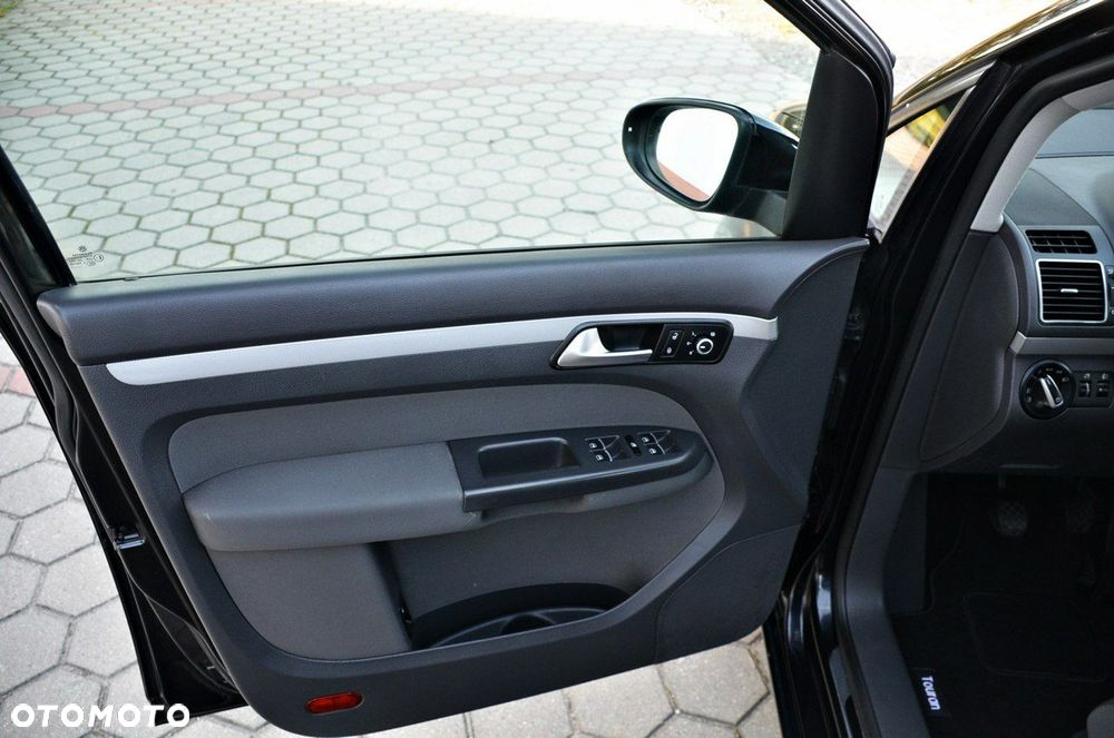 Volkswagen Touran - 17