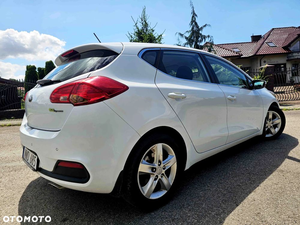 Kia Ceed 1.6 GDI ISG Platinum Edition - 4