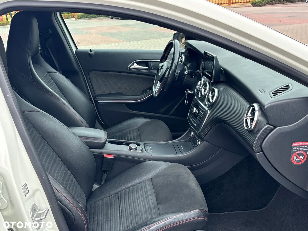 Mercedes-Benz Klasa A 180 7G-DCT AMG Line - 29