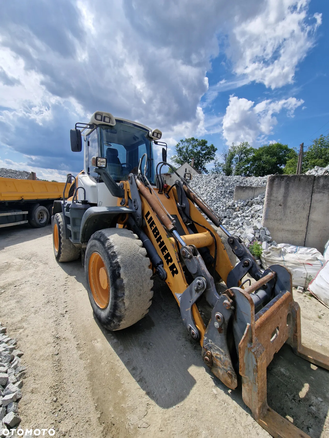 Liebherr L528 - 3