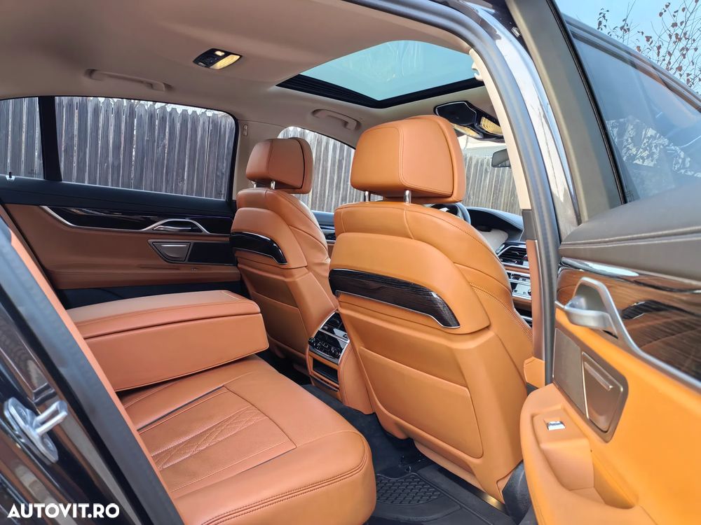 BMW Seria 7 750i xDrive - 14