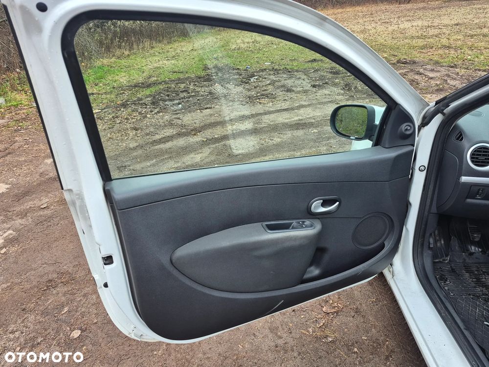 Renault Clio 1.5 dCi Alize - 10