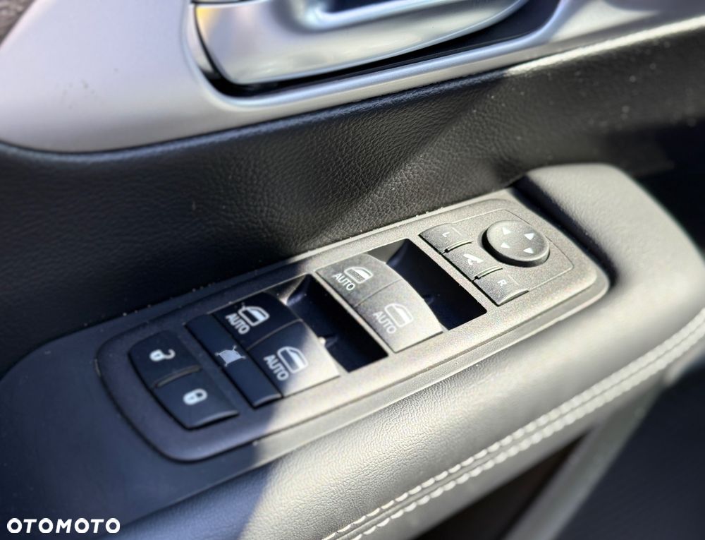 Chrysler Pacifica - 13