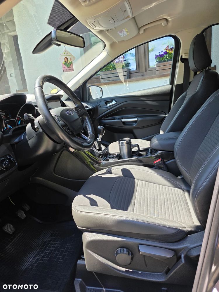 Ford Kuga 2.0 TDCi 2x4 Titanium - 8