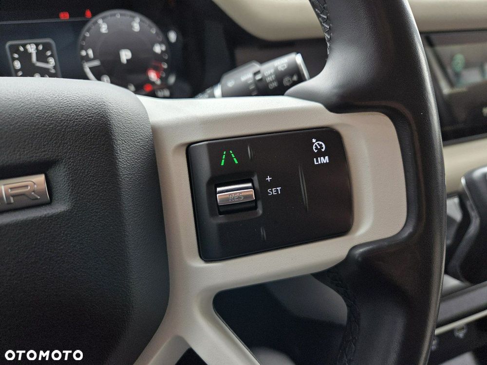 Land Rover Defender - 22