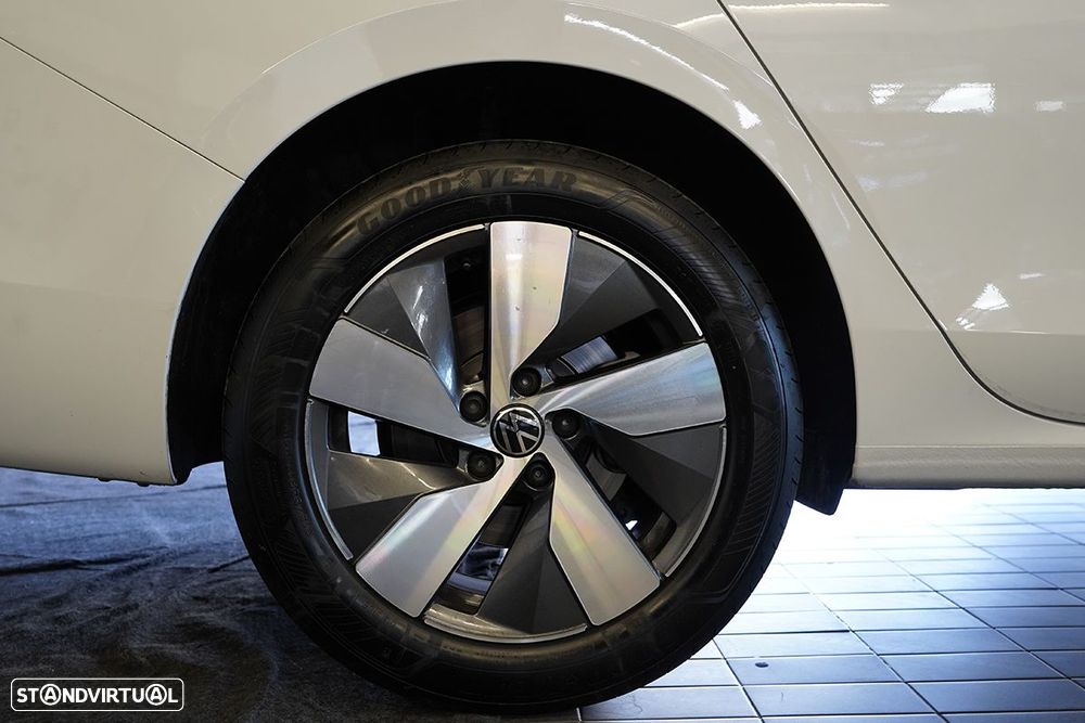 VW Passat Variant 2.0 TDi Business DSG - 5