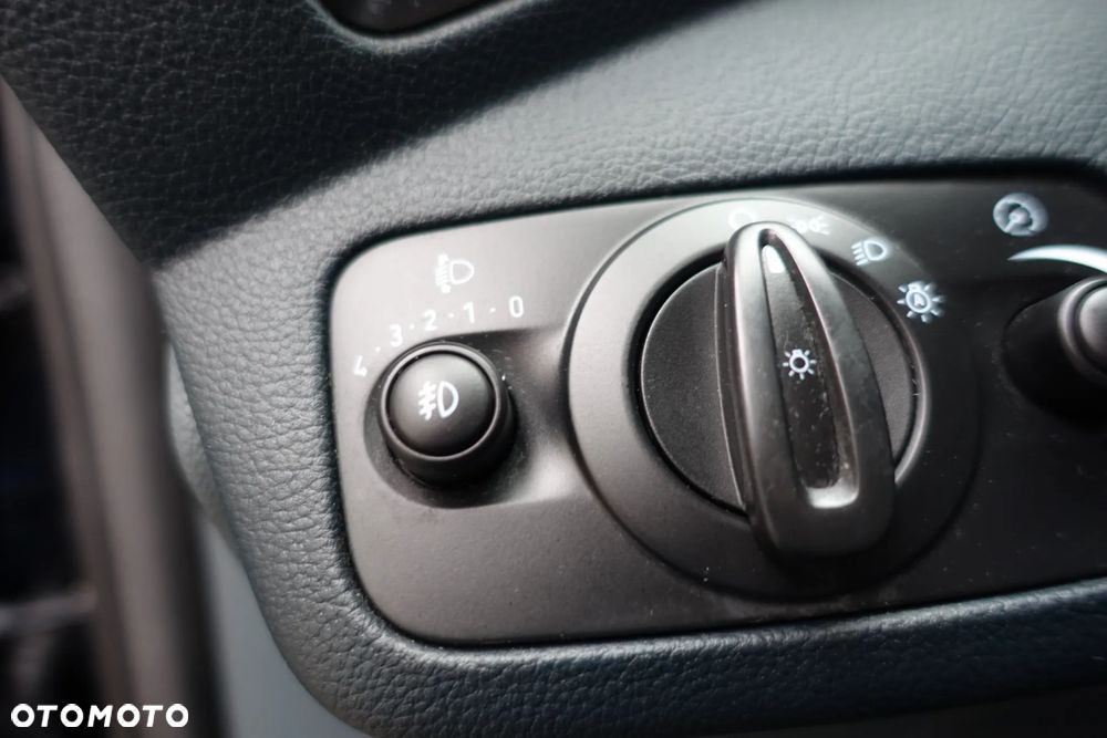 Ford C-MAX 1.6 TDCi Ambiente - 19