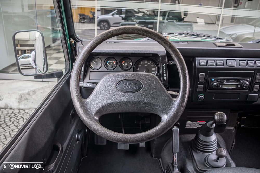 Land Rover Defender - 12