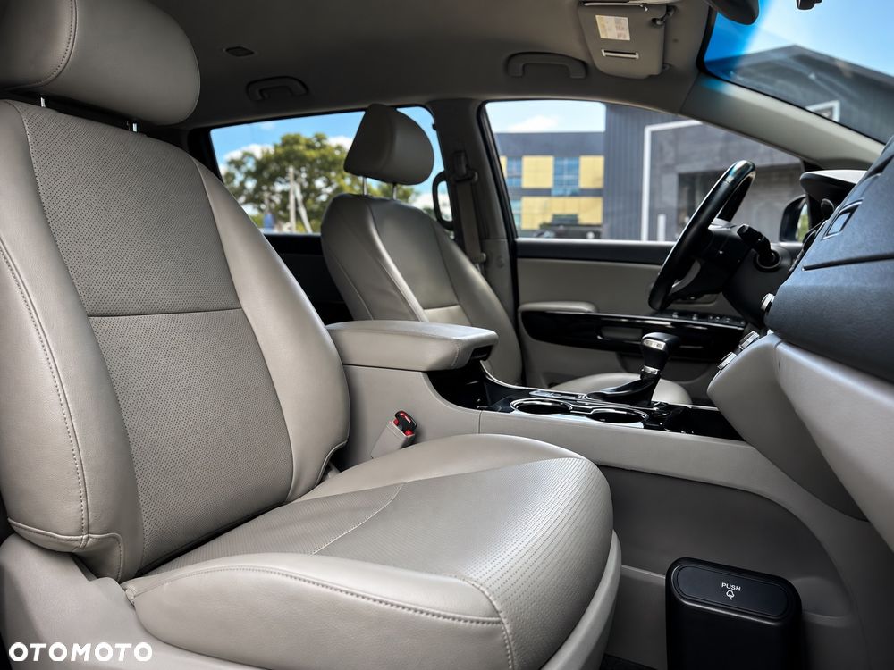 Kia Carnival - 15