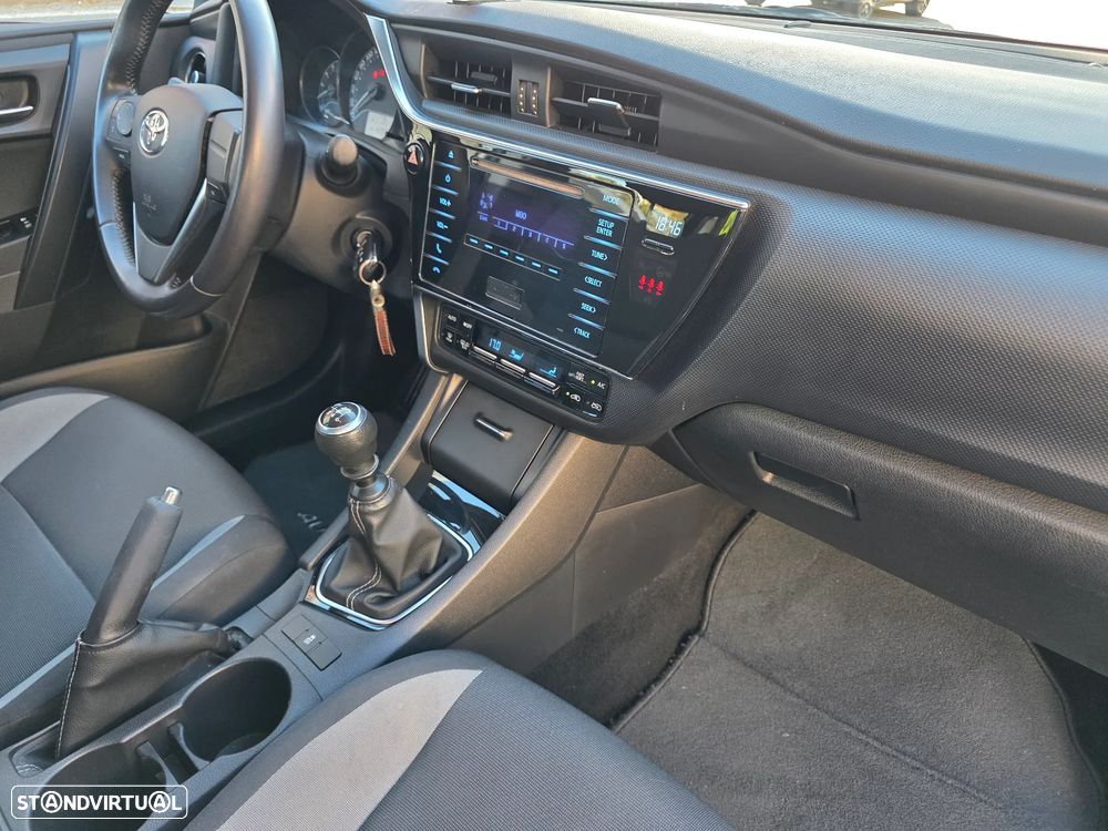 Toyota Auris Touring Sports 1.4 D-4D Comfort+Pack Techno - 13