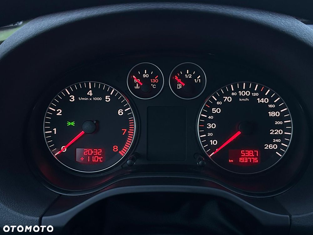 Audi A3 3-drzwiowe 1.6 Attraction - 16