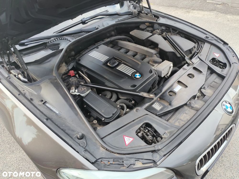 BMW Seria 5 523i Sport-Aut - 35