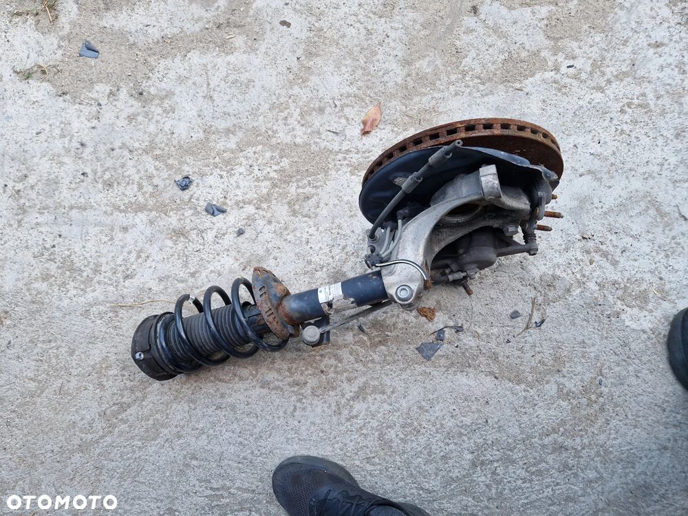 VW Passat B8 2,0TDI Zawieszenie przednie Prawe Aktywne DCC Kompletne kopyto 3Q0413031BE 5Q0407258A - 2