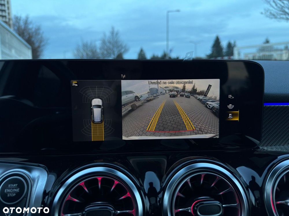 Mercedes-Benz GLB - 18