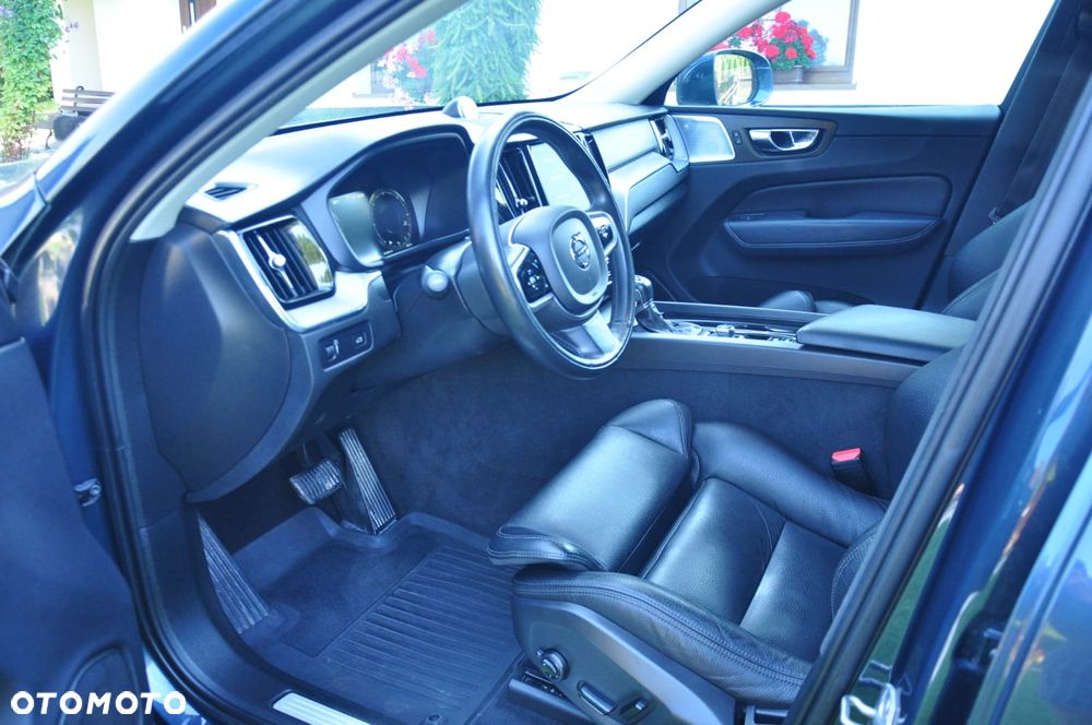 Volvo XC 60 D5 SCR AWD Inscription - 9