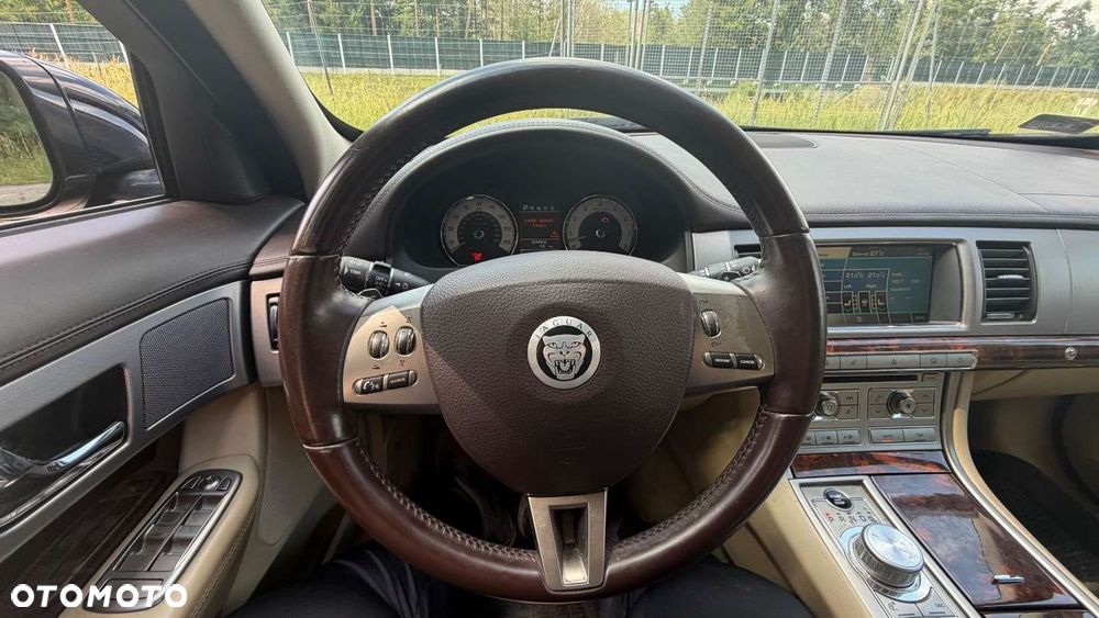 Jaguar XF 5.0 V8 Premium Luxury - 34