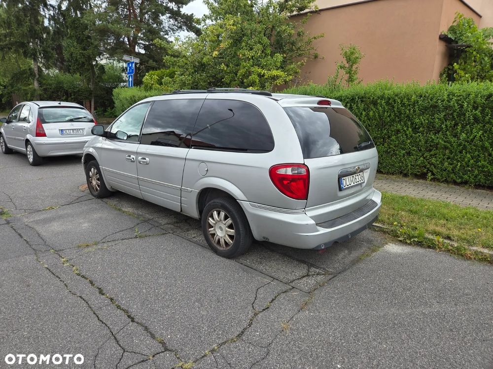 Chrysler Town & Country - 9