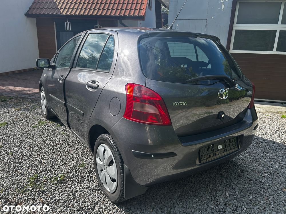 Toyota Yaris 1.3 VVT-i Executive - 8