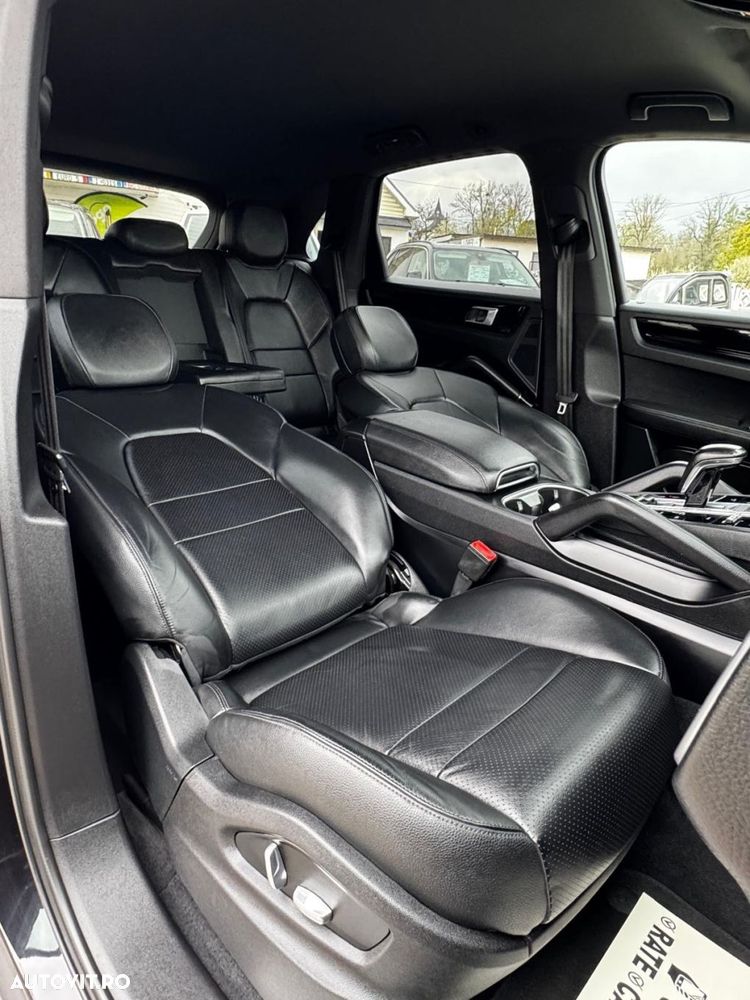 Porsche Cayenne - 9