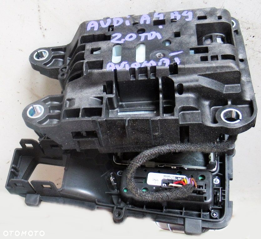 AUDI A4 B9 2.0 TDI WYBIERAK LEWAREK ZMIANY BIEGÓW RAMKA 8W1713041E - 2