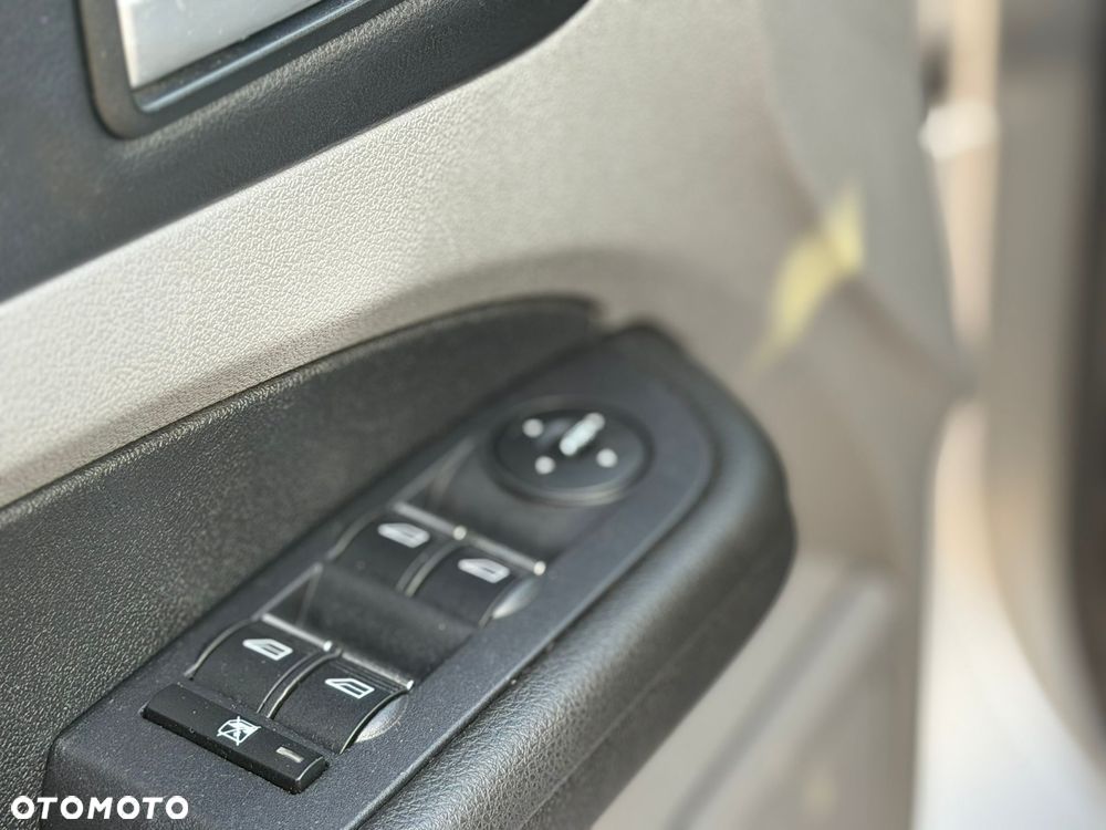 Ford Focus 1.6 16V Style - 27