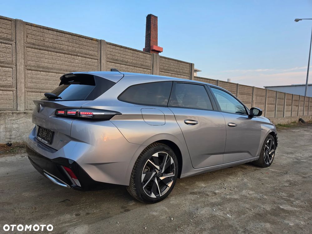 Peugeot 308 1.6 Hybrid PHEV Allure EAT8 - 34