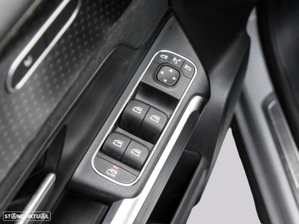 Mercedes-Benz EQB - 10