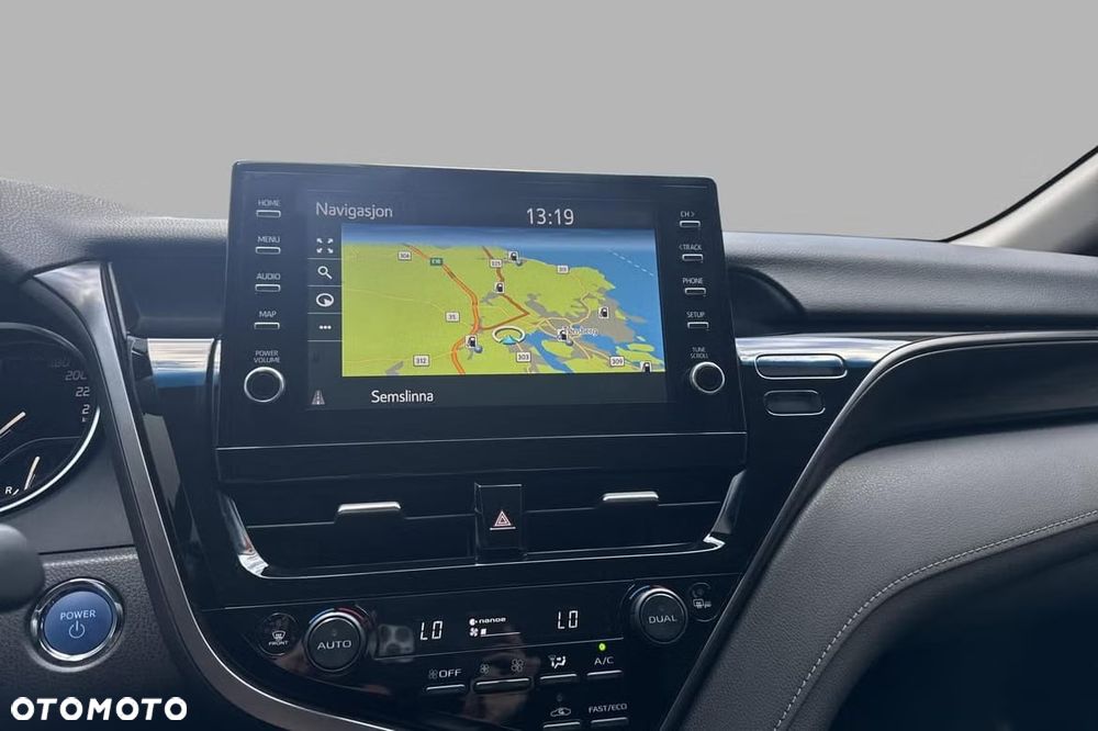 Toyota Camry Luxury - 12