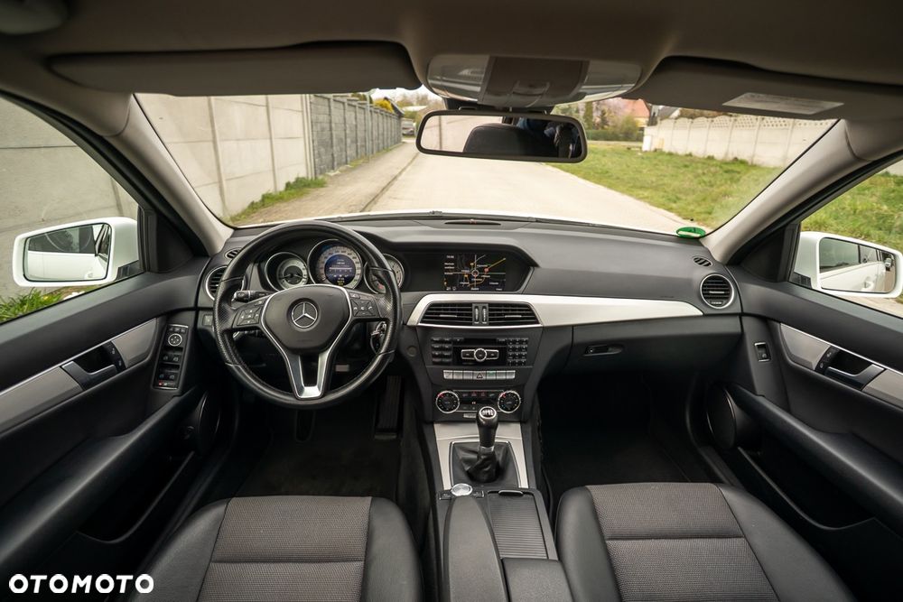 Mercedes-Benz Klasa C 180 (BlueEFFICIENCY) Avantgarde - 34