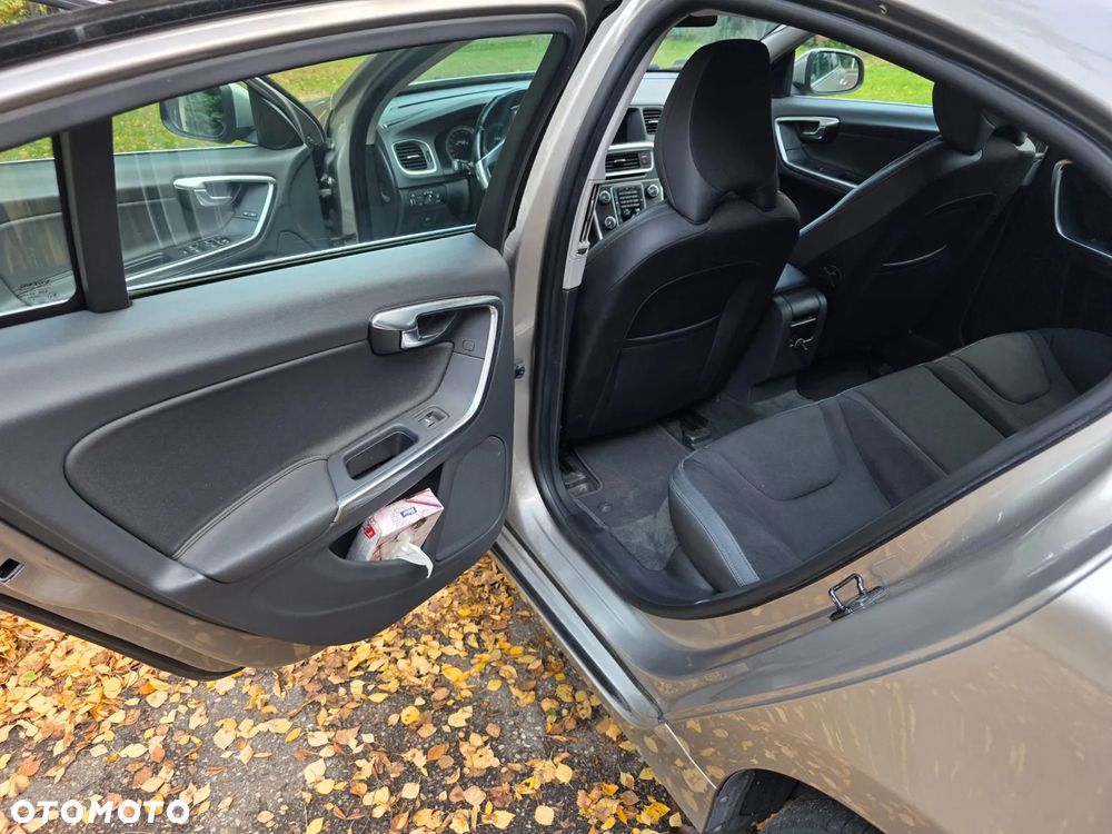 Volvo S60 D4 Momentum - 22