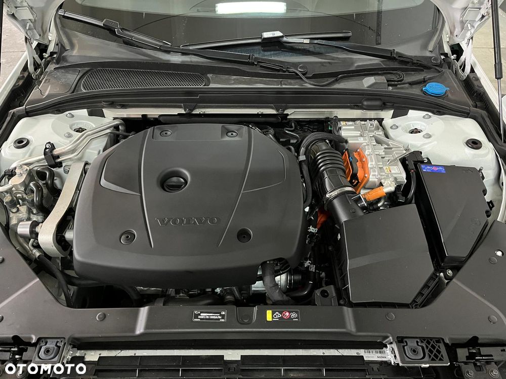 Volvo V60 T6 AWD Recharge Geartronic RDesign - 13