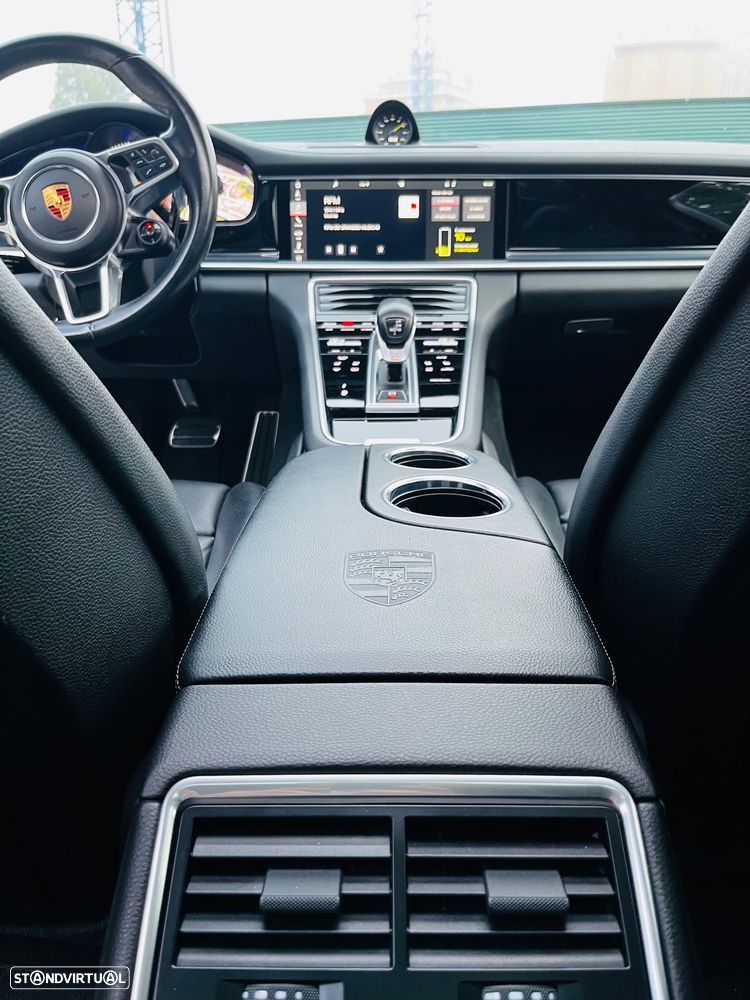 Porsche Panamera 4 E-Hybrid 10 Years Edition - 27
