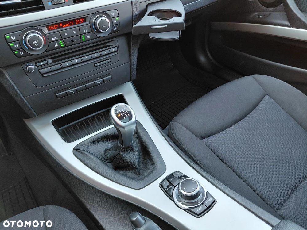 BMW Seria 3 320d DPF Edition Sport - 27