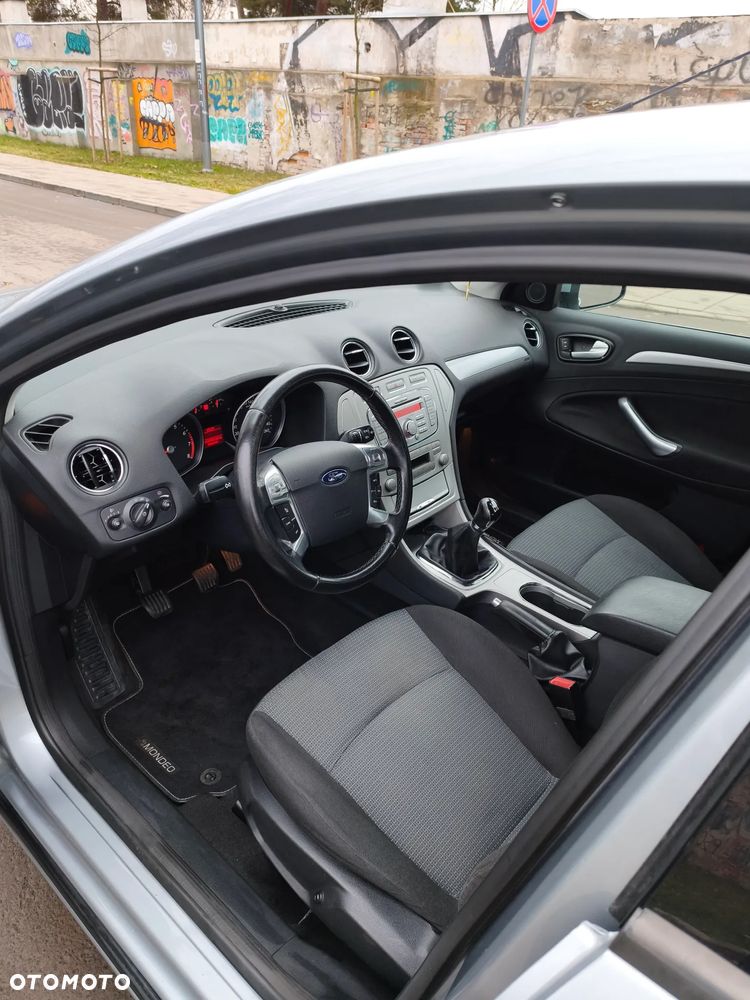 Ford Mondeo 2.0 Ghia - 6