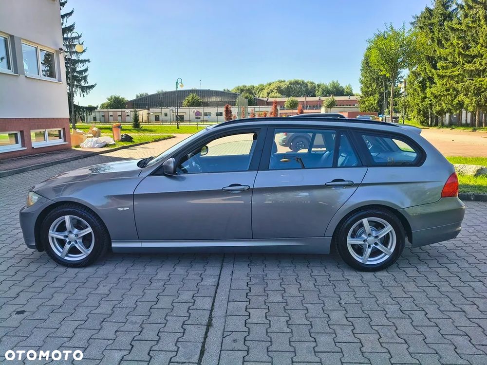 BMW Seria 3 320d DPF Edition Sport - 4