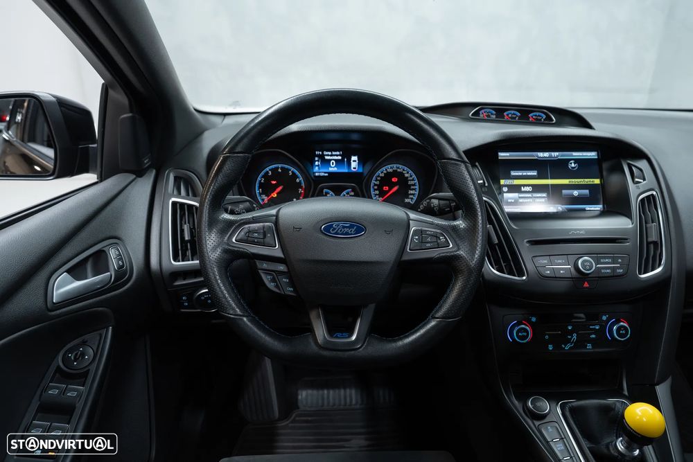 Ford Focus 2.3 EcoBoost RS - 24