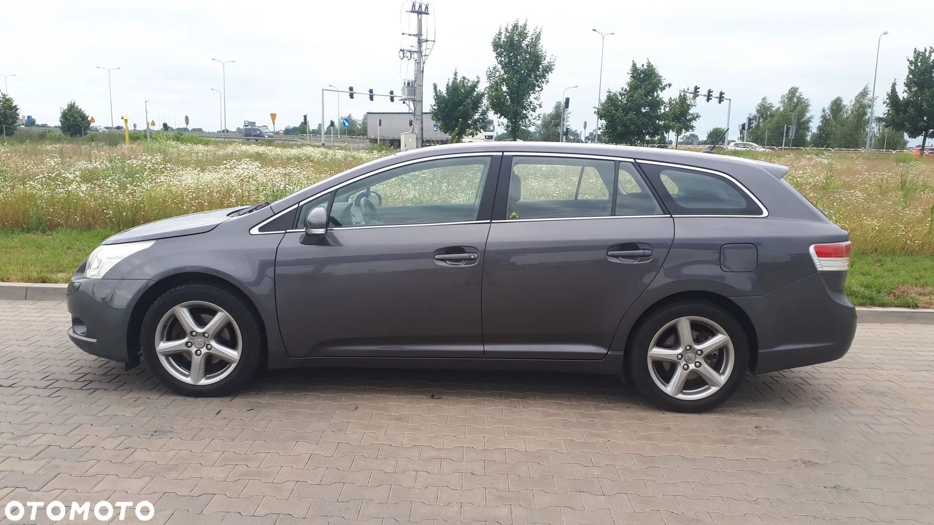 Toyota Avensis 1.6 Luna - 1