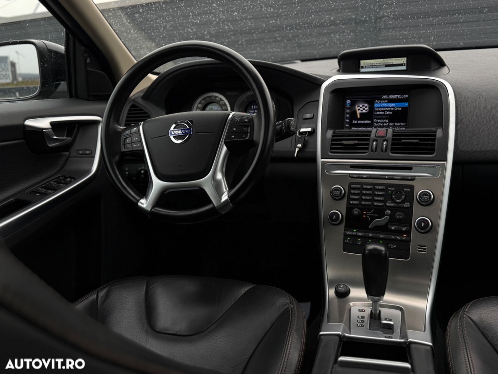 Volvo XC 60 D5 AWD Aut. Momentum - 11