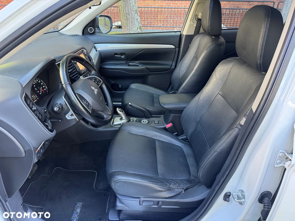 Mitsubishi Outlander PHEV Instyle NAVI + - 14