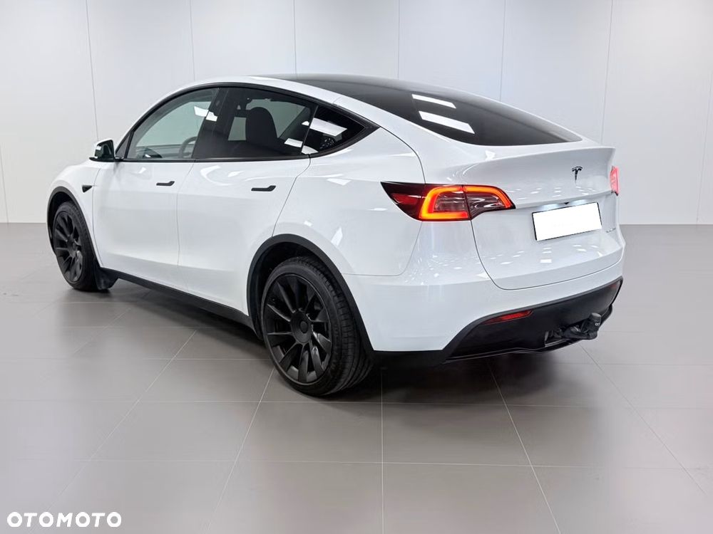 Tesla Model Y Long Range AWD - 10