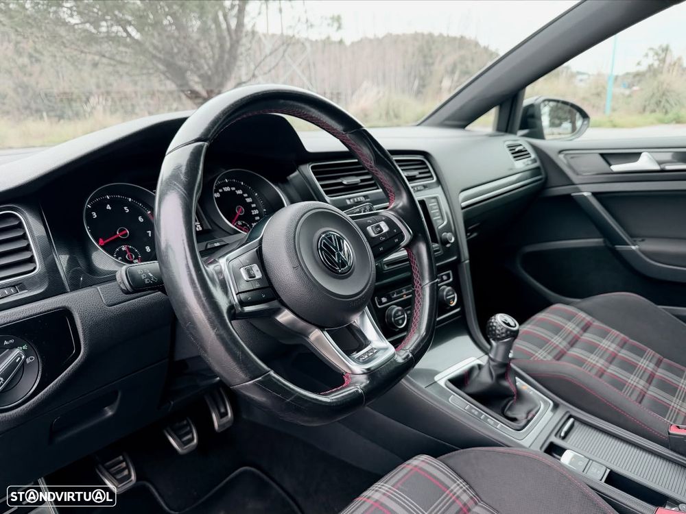 VW Golf GTI BlueMotion - 9