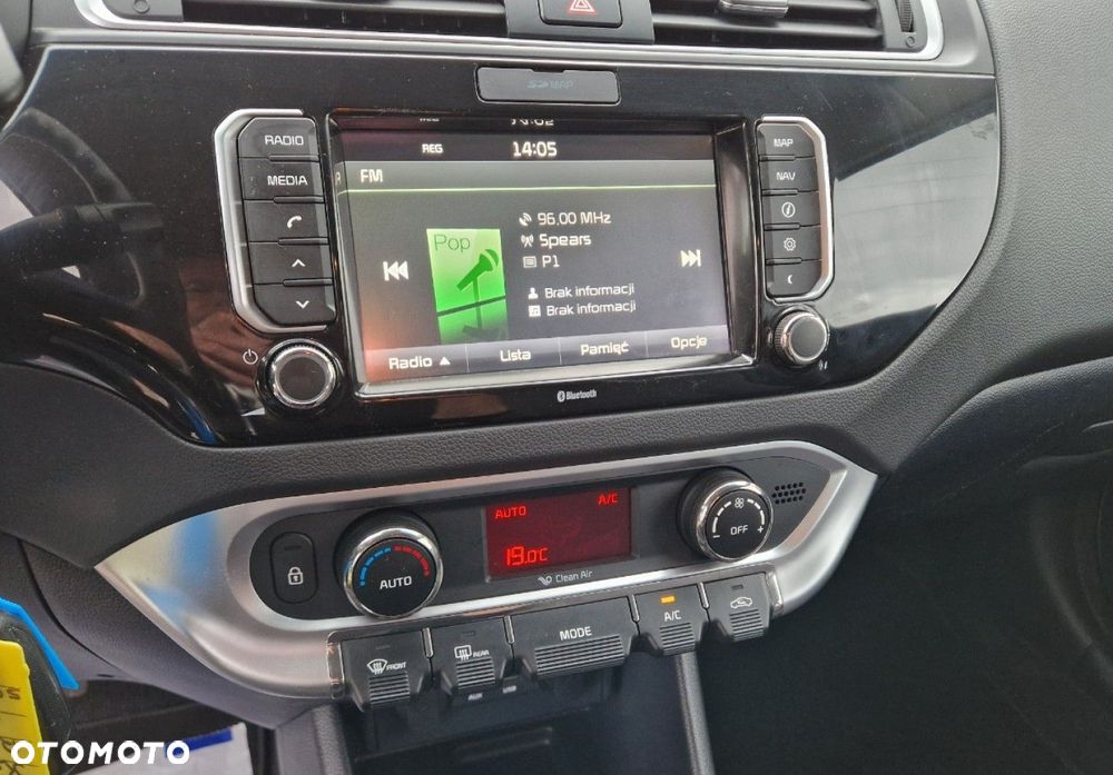Kia Rio 1.4 Dream Team Edition - 24