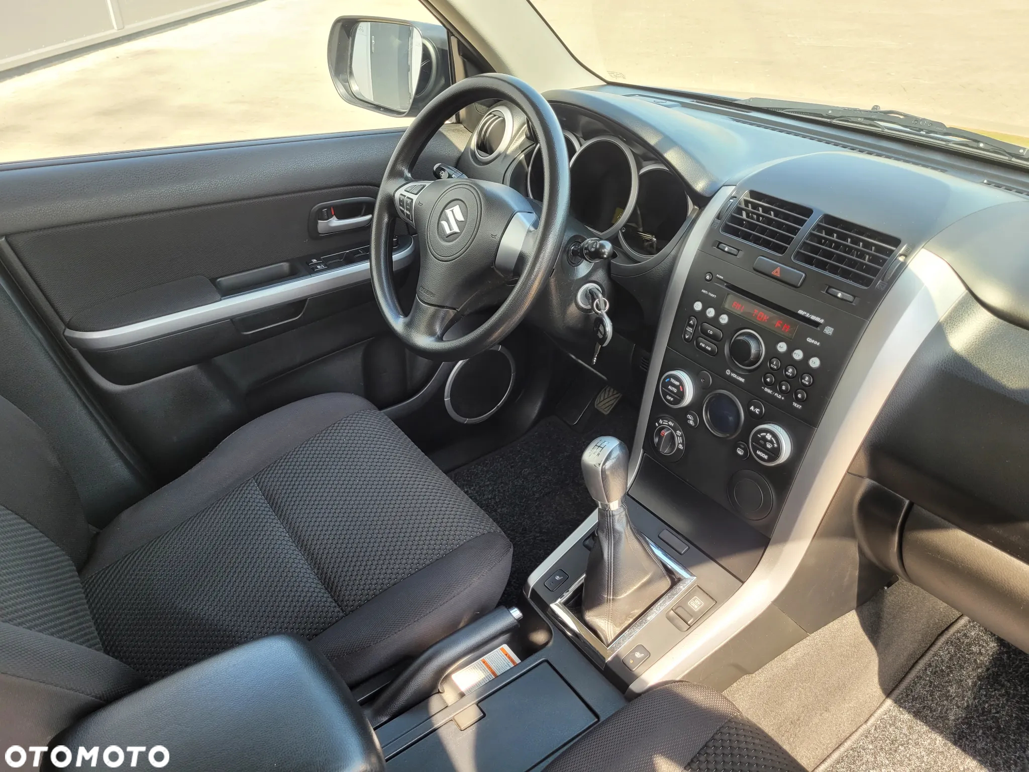 Suzuki Grand Vitara 2.0 Comfort Limited - 19
