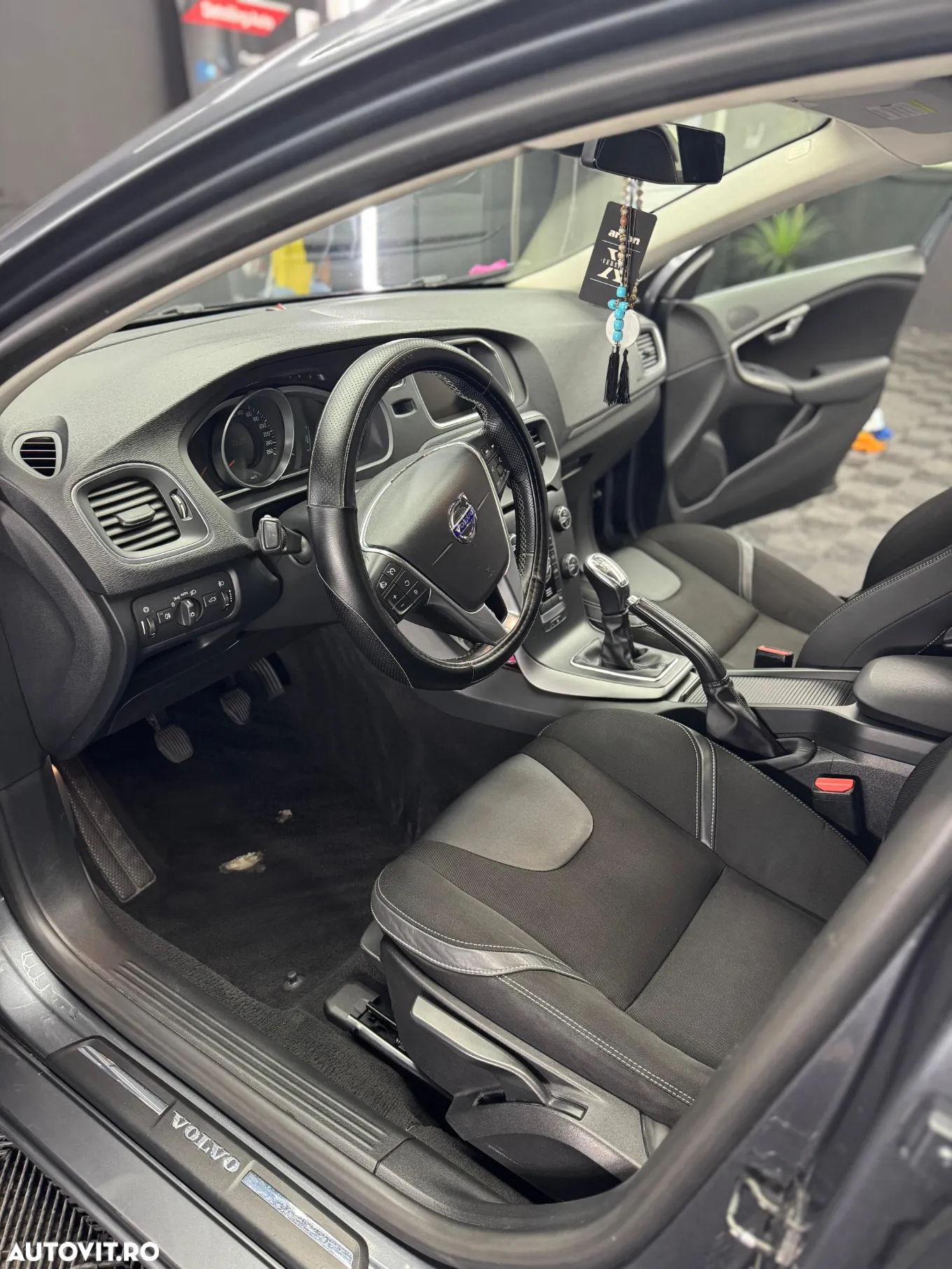 Volvo V40 D2 R-Design - 12