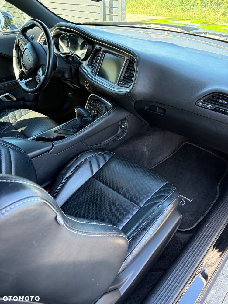 Dodge Challenger - 5